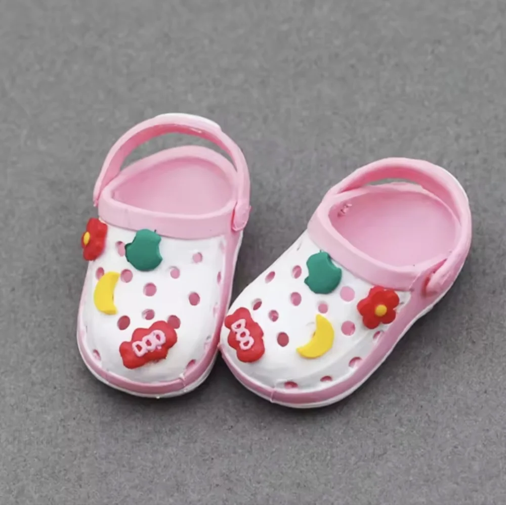 🎊🎊NEW🎊🎊 ADORABLE!! LABUBU Crocs With Charms In PINK AND WHITE